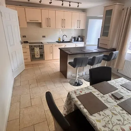 Cardinal Court , Wilton 3br Beside Cuh Hospital