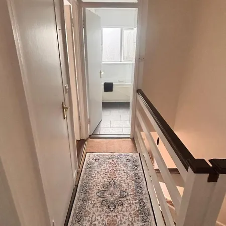 Dom wakacyjny Cardinal Court , Wilton 3br Beside Cuh Hospital Cork