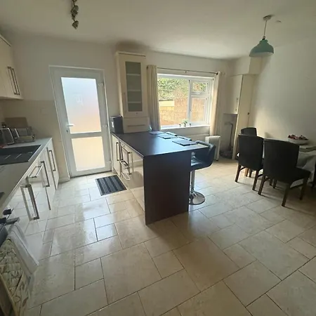 Cardinal Court , Wilton 3br Beside Cuh Hospital * Корк