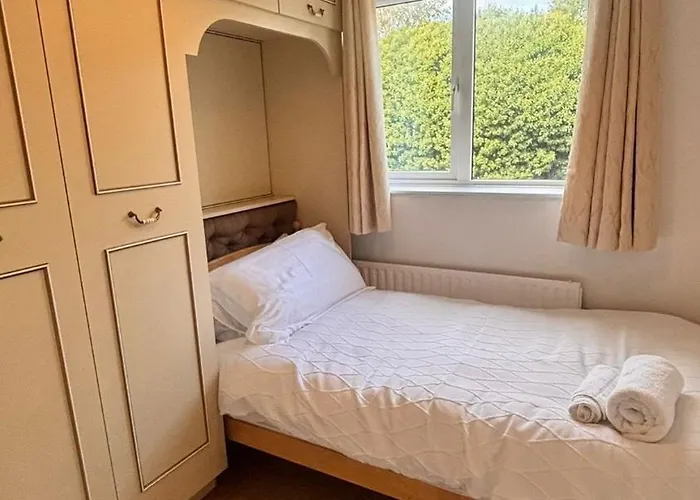 Дом отдыха Cardinal Court , Wilton 3br Beside Cuh Hospital *