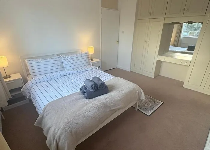 Cardinal Court , Wilton 3br Beside Cuh Hospital 펜션 *