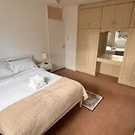 Cardinal Court , Wilton 3br Beside Cuh Hospital Nyaraló Cork