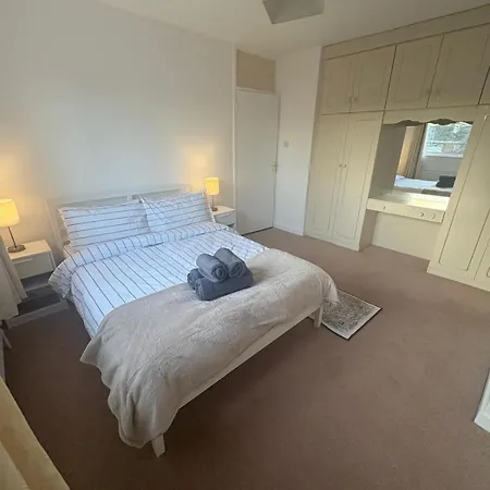 Cardinal Court , Wilton 3br Beside Cuh Hospital Tatil Evi *