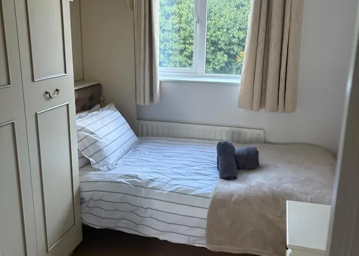 Cardinal Court , Wilton 3br Beside Cuh Hospital